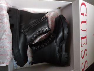 Guess Bota Militar Olinia 4G Logo Floral black multi | Botas y Botines  Mujer • Edtechinspired