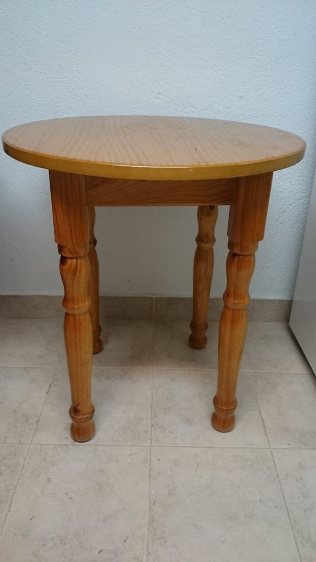 2 TAVOLI ROTONDI IN PINO MASS