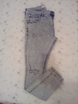 Pantalón vaquero hombre Bershka de segunda mano por 12 EUR en Huesca en  WALLAPOP