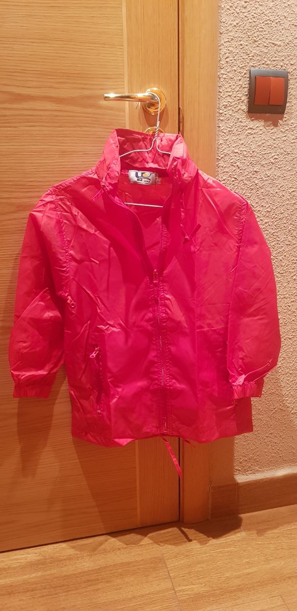 Chubasquero nylon 100%, talla 8