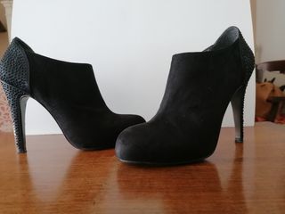 Ganga!!!! Zapatos abotinados tacon alto. de segunda mano por 5 EUR en  Águilas en WALLAPOP