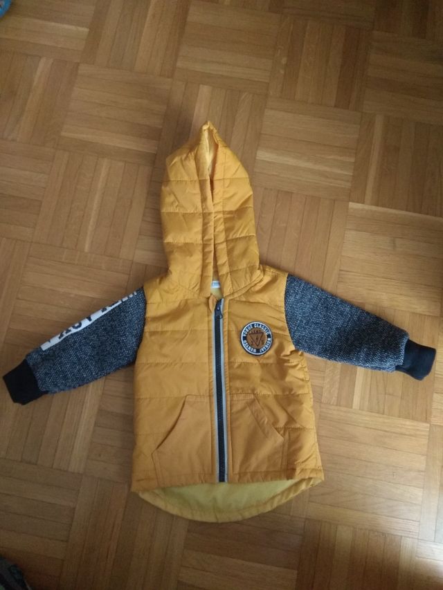 Cazadora impermeable. Talla 3-6meses. 