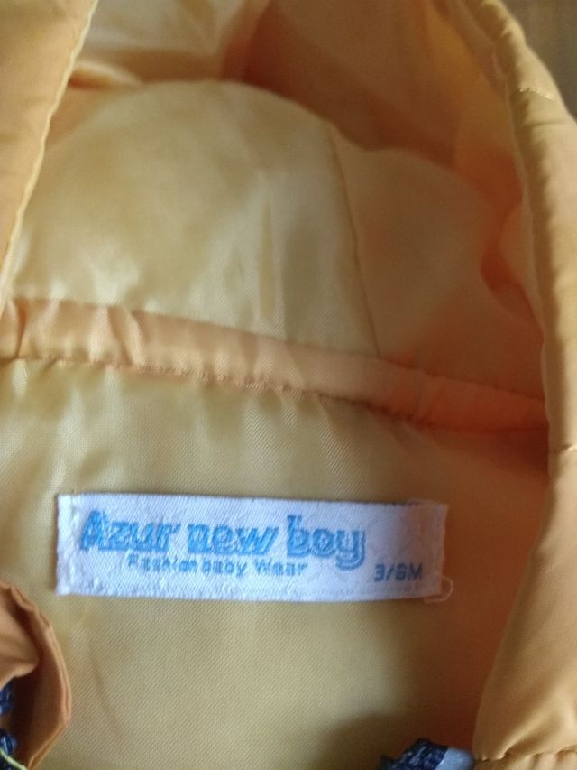 Cazadora impermeable. Talla 3-6meses. 