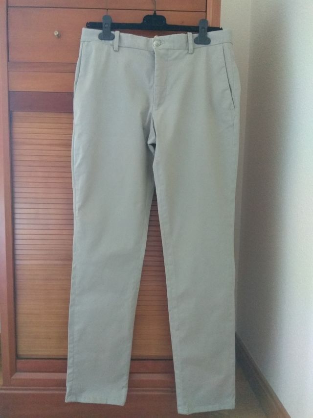 Vendo pantalón chico tonos piedra talla 40
