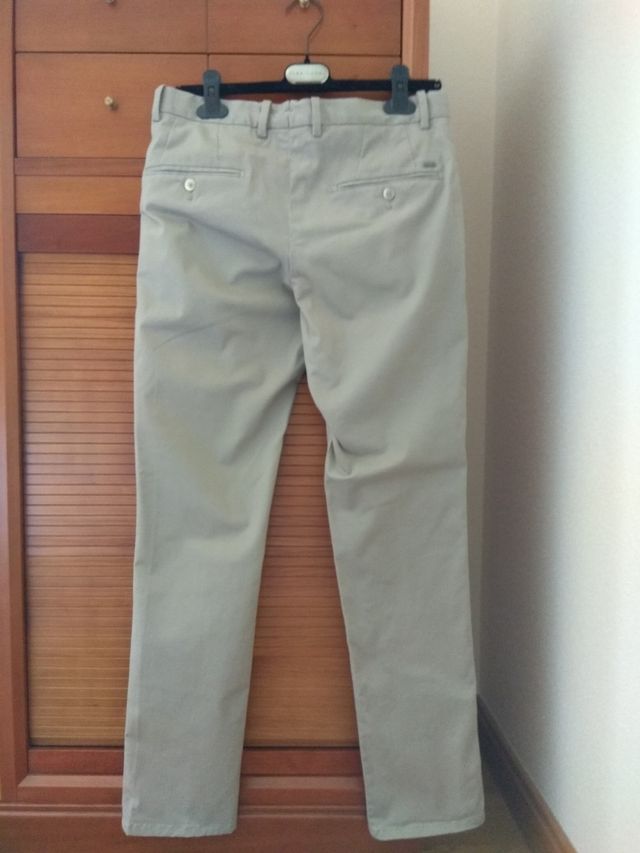 Vendo pantalón chico tonos piedra talla 40
