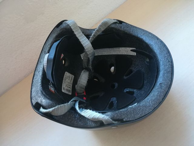 CASCO PARA NIÑ@S DE ROLLER, SKATE O PATINETE