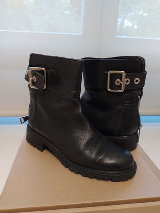 Botas moteras Zara T. 36 de segunda mano por 10 EUR en San Sebastián de Los  Reyes en WALLAPOP