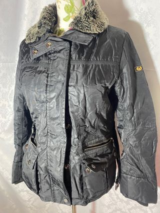 Preciosa chaqueta cazadora belstaff perfecta negra