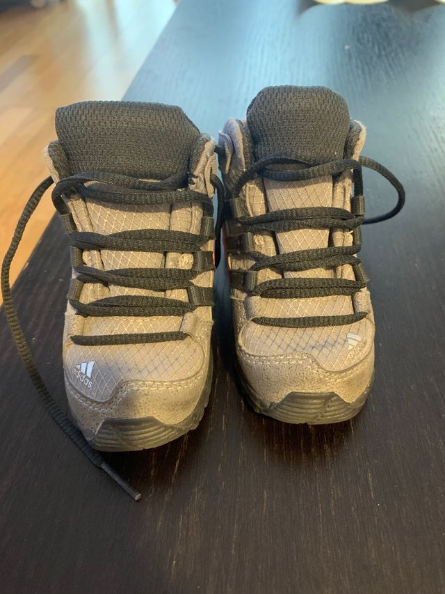 Arsenal desierto Plasticidad Zapatilla Adidas gore-tex niño/bebe de segunda mano por 20 € en Madrid en WALLAPOP Arsenal desierto Plasticidad Zapatilla Adidas gore-tex niño/bebe de segunda mano por 20 € en Madrid en WALLAPOP