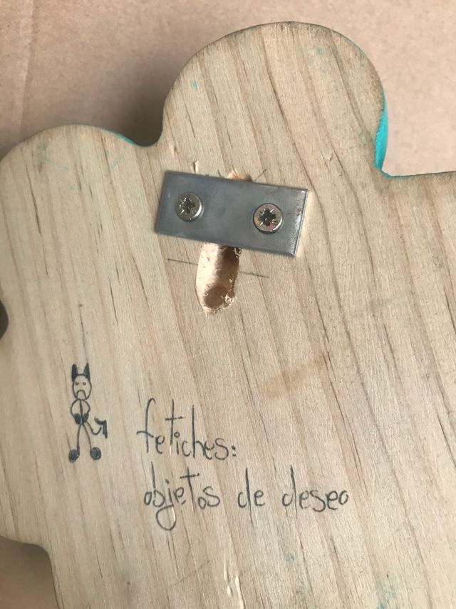 Percha flor madera decorada a mano