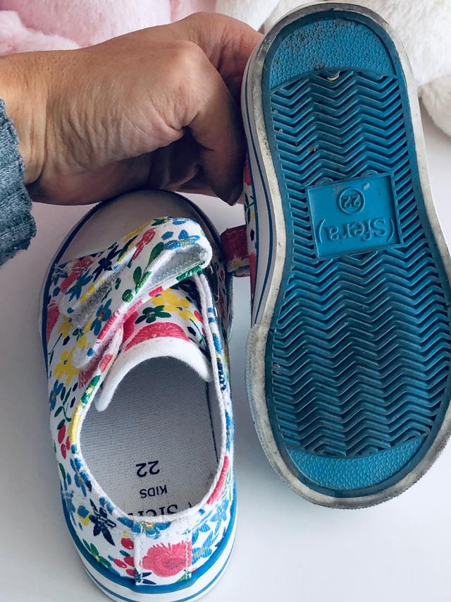 NUEVO!!! Zapatillas SFERA NIÑA talla 22