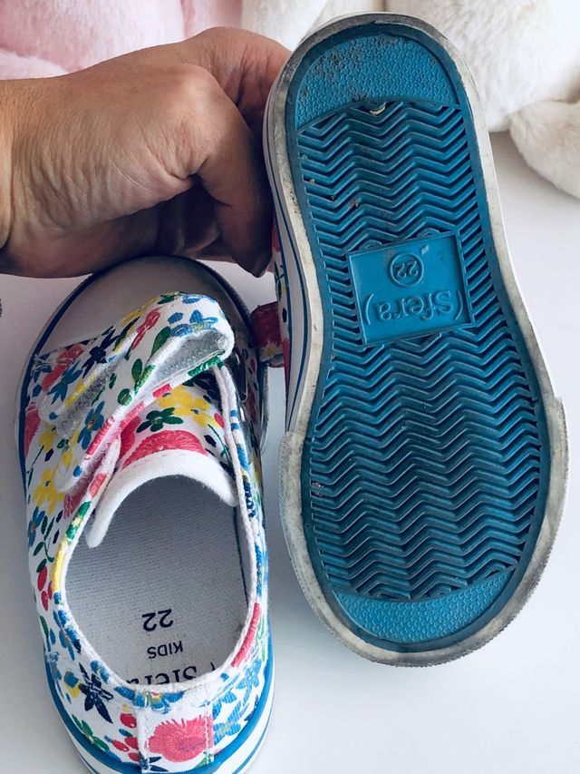 NUEVO!!! Zapatillas SFERA NIÑA talla 22
