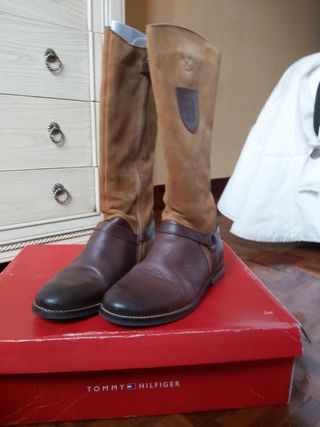Botas altas Tommy Hilfiger de segunda mano por 70 EUR en Bilbao en WALLAPOP
