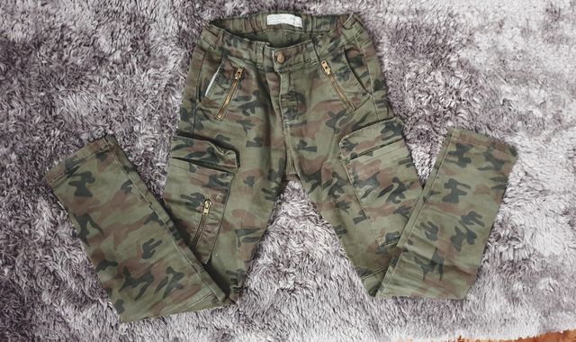 Pantalon de niña camuflado talla 7 marca Zara