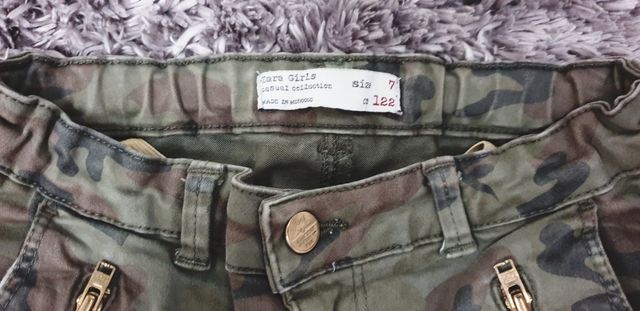Pantalon de niña camuflado talla 7 marca Zara