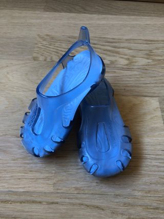 Sandalias natación bebé Decathlon talla 21 de segunda mano por 3 EUR en  Esplugues de Llobregat en WALLAPOP