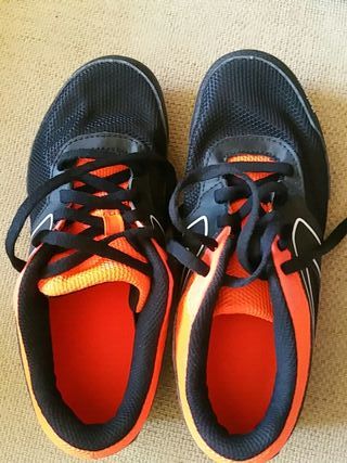 Zapatillas atletismo tacos 34 Decathlon de segunda mano por 17 EUR en León  en WALLAPOP