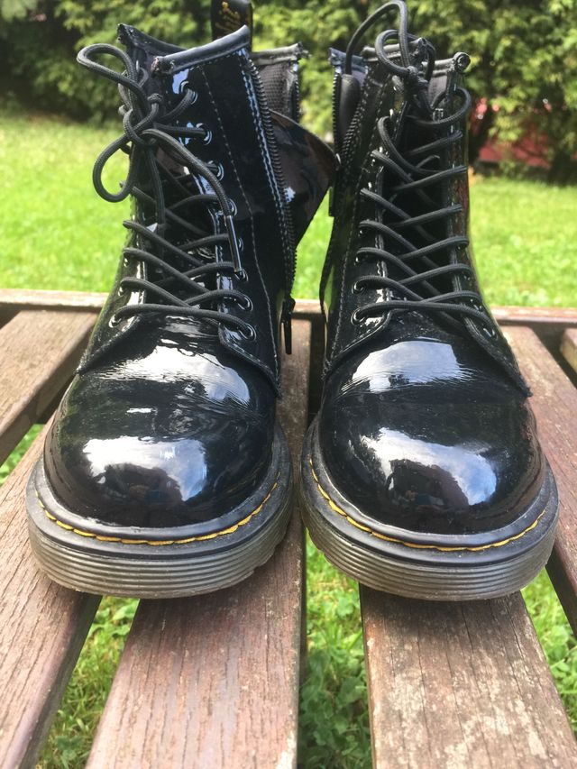 Dependencia Anónimo bueno Botas Dr. Martens negras acabado brillo charol . de segunda mano por 40 € en Maliaño en WALLAPOP Dependencia Anónimo bueno Botas Dr. Martens negras acabado brillo charol . de segunda mano por 40 € en Maliaño en WALLAPOP