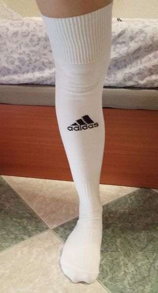 Calcetas Largas Adidas de segunda mano por 10 EUR en Huelva en WALLAPOP