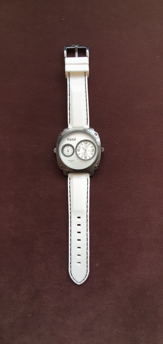 reloj sin estrenar con su caja