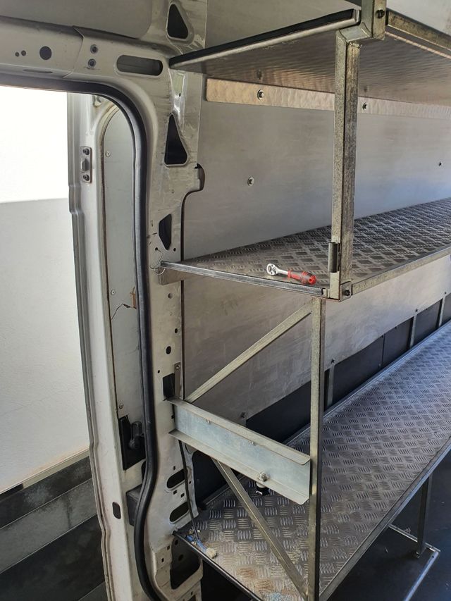 se venden estanterias para furgón