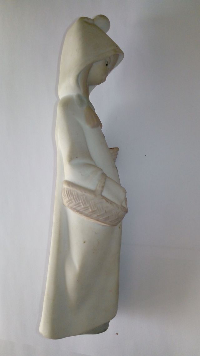 FIGURA PORCELANA LLADRO, NIÑA CON CESTA