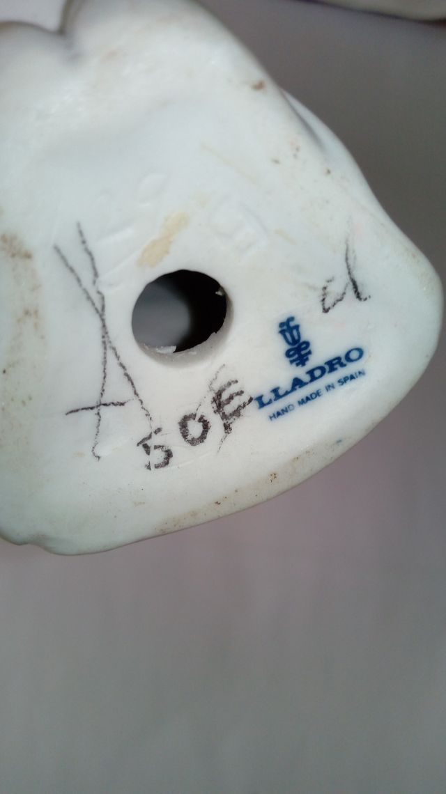 FIGURA PORCELANA LLADRO, NIÑA CON CESTA