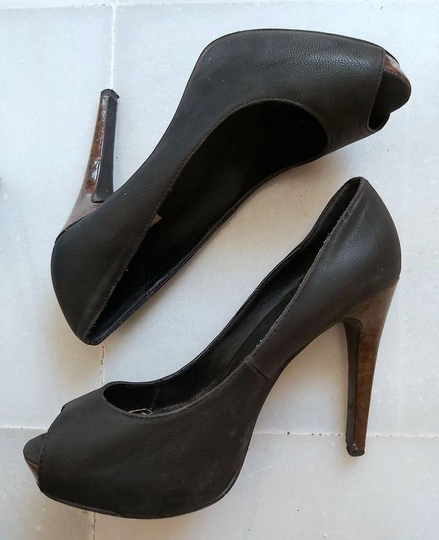 Tacones negros