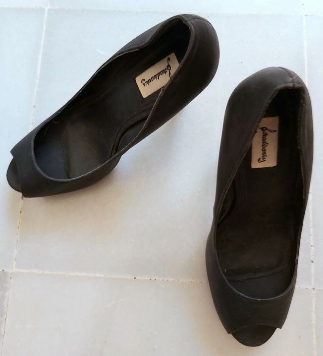 Tacones negros