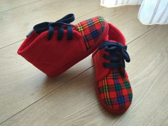 Zapatillas num. 25