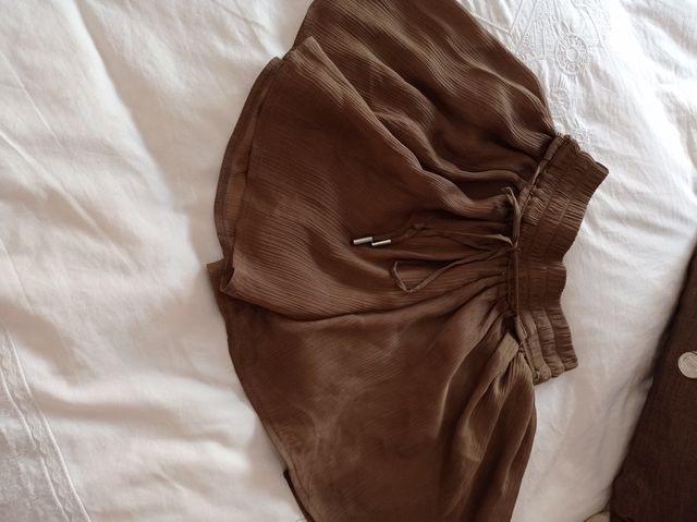 dos camisas un top y pantalón corto chica