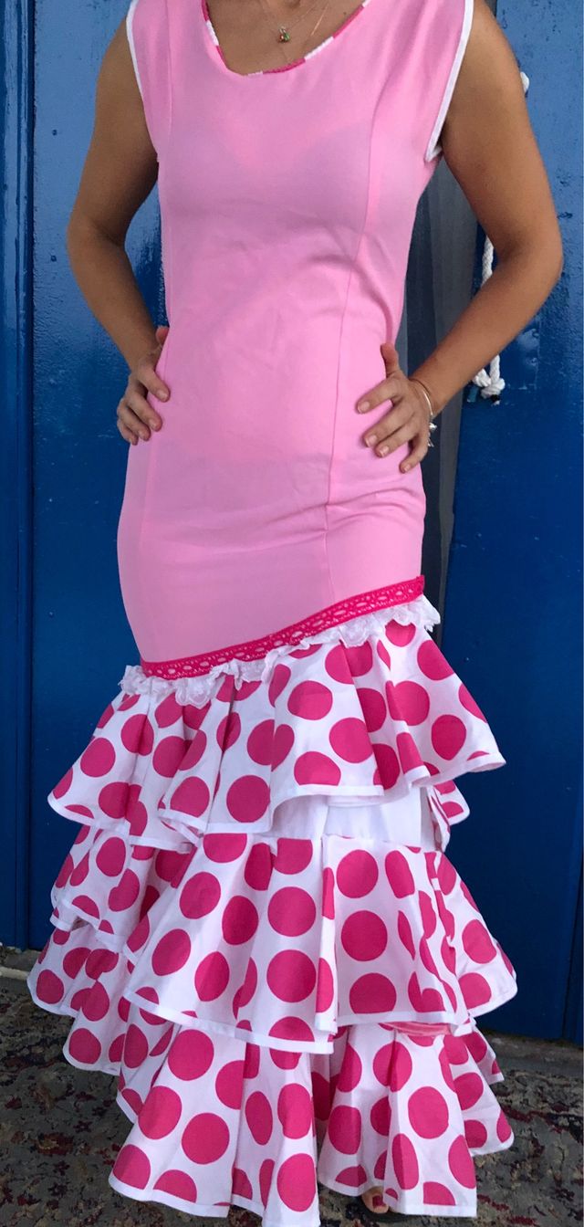 Traje de flamenca rosa talla 36 de segunda mano por 25 € en Bollullos Traje de flamenca rosa talla 36 de segunda mano por 25 € en Bollullos