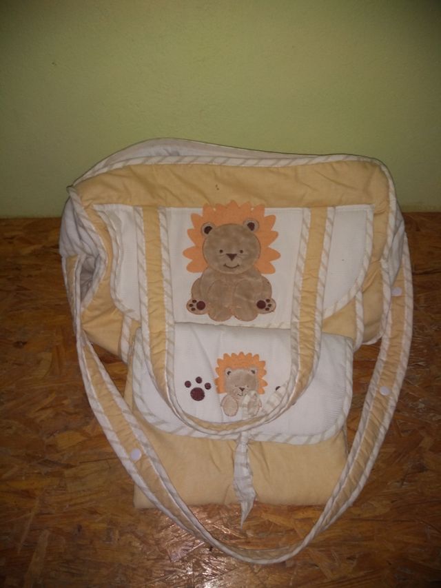 Bolso y cambiador a juego.