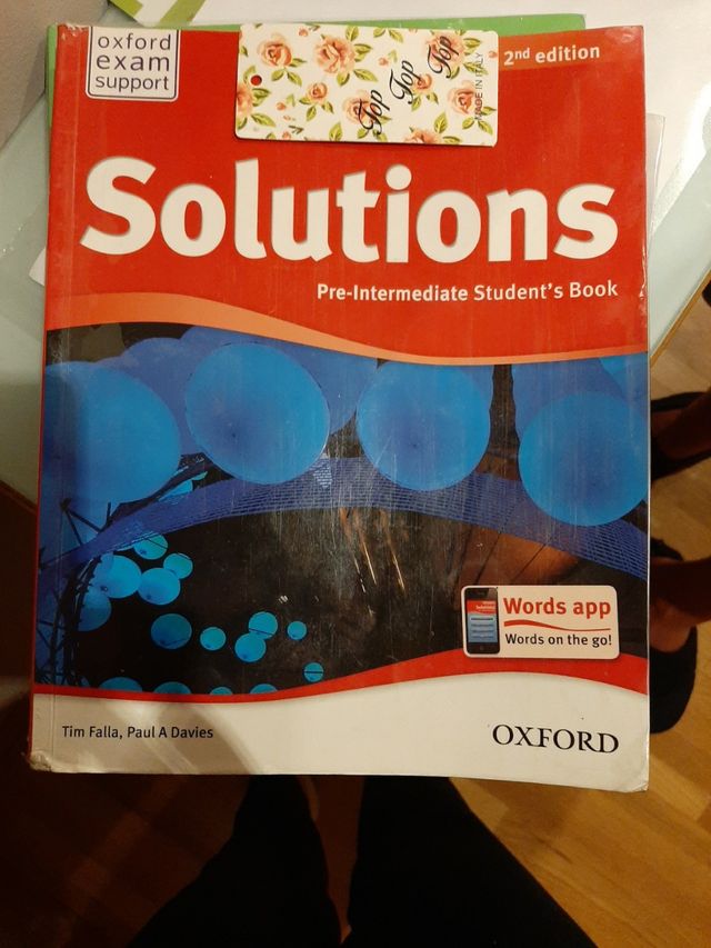 SOLUTIONS PRE- INTERMEDIATE STUDENT'S BOOK 2MD Edi