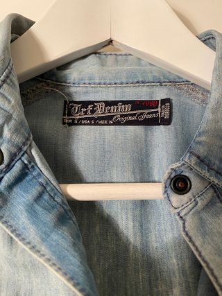 Camisa vaquera mujer Zara de segunda mano por 5 € en Madrid Camisa vaquera mujer Zara de segunda mano por 5 € en Madrid