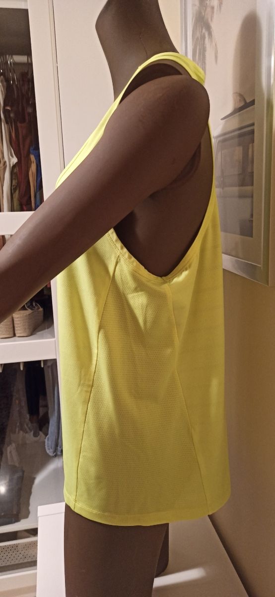 camiseta deporte amarilla flúor.talla 44.nueva