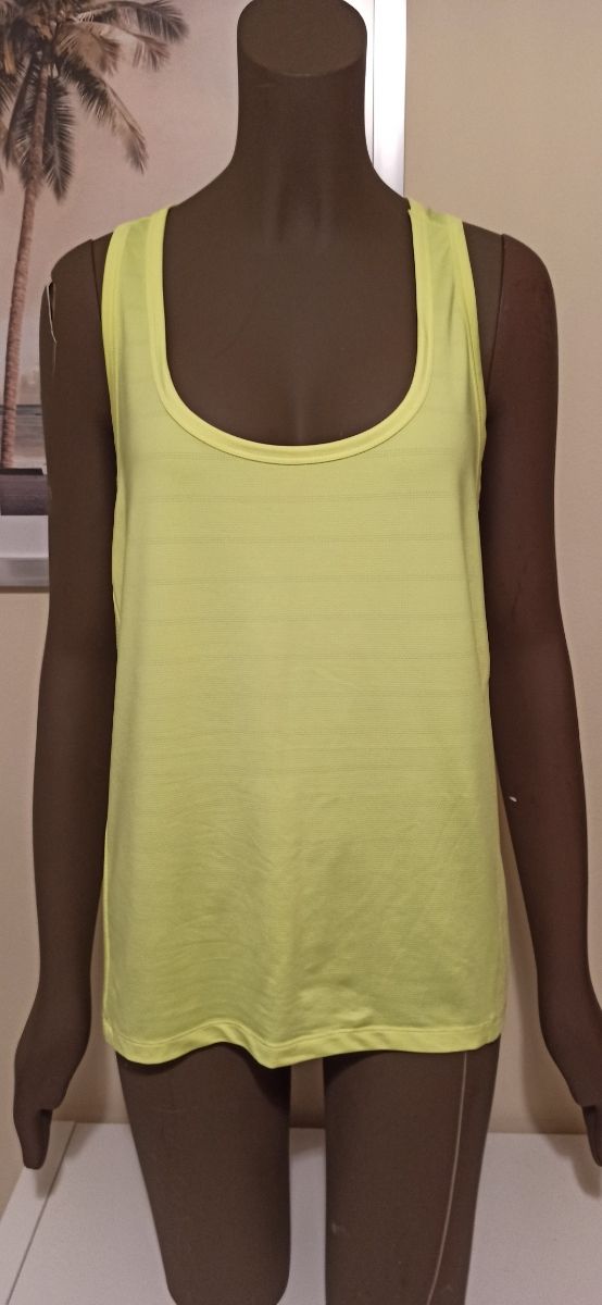 camiseta deporte amarilla flúor.talla 44.nueva