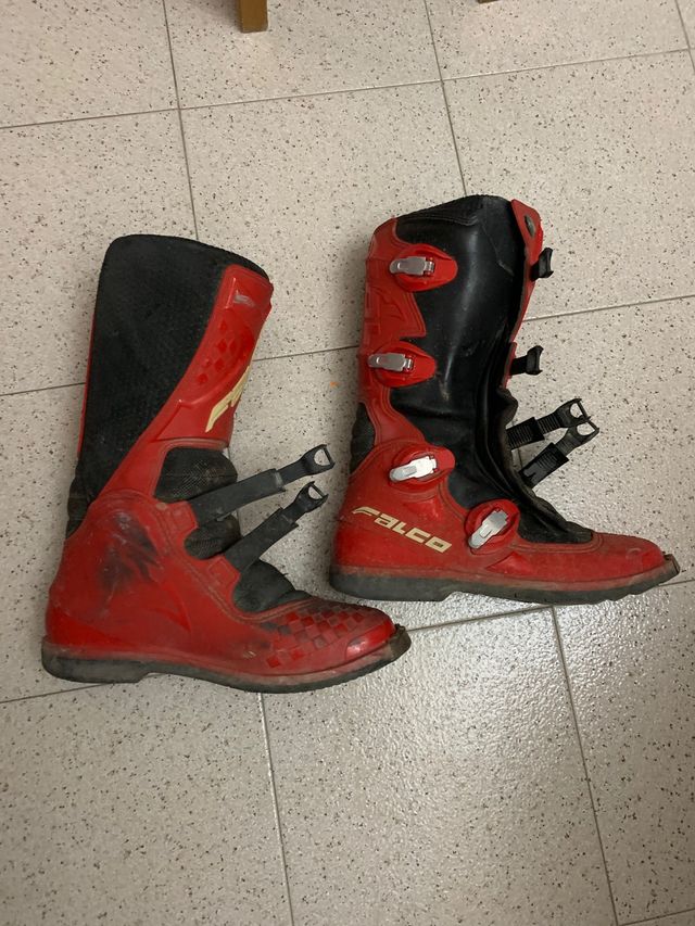 U Potrebi Za Odložite Odjeću Vjetar Je Jak Botas Cross 45 Tedxdharavi Com