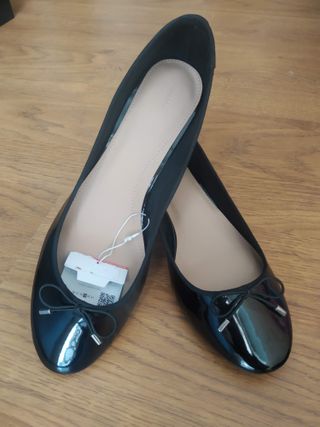 Zara zapatos manoletinas charol con tacón bajo T39 de segunda mano por 15  EUR en Parla en WALLAPOP