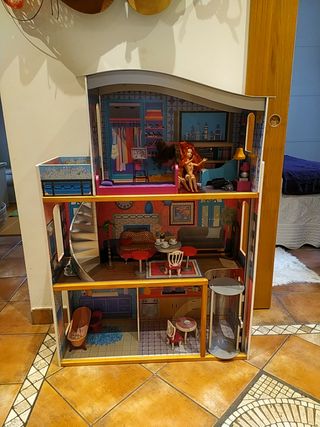 casa de barbie de madera con ascensor