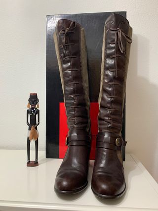 Botas piel con cordones marrones de segunda mano por 40 EUR en Teruel en  WALLAPOP