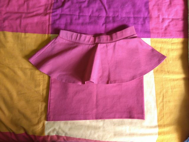 Minifalda roja con peplum ZARA