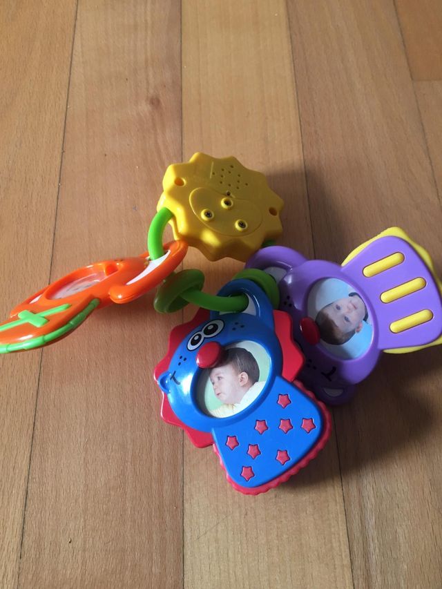 Llavero con llaves juguete