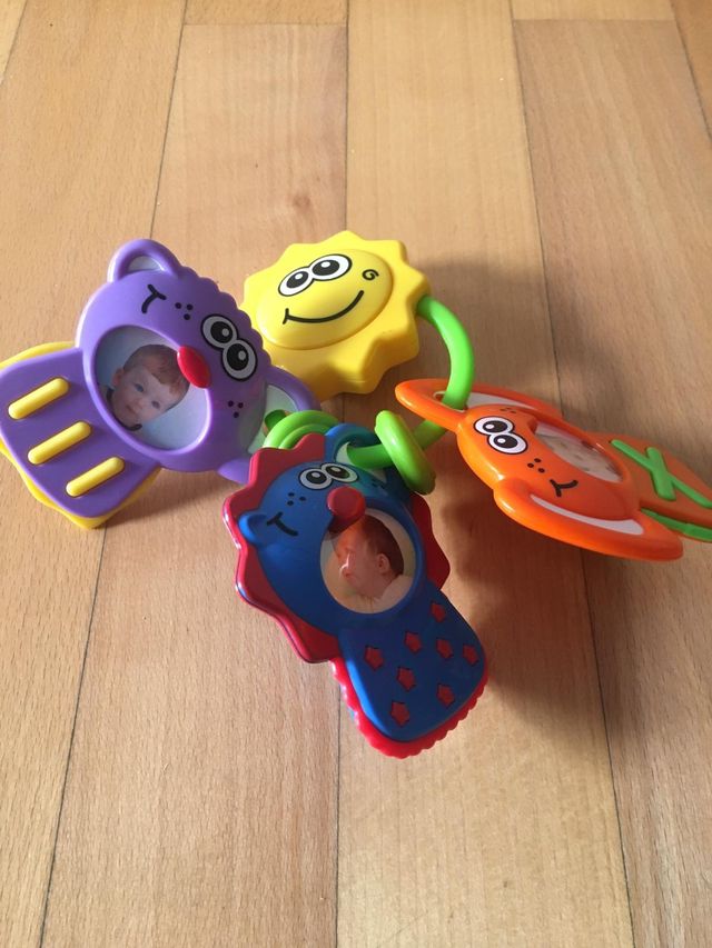 Llavero con llaves juguete