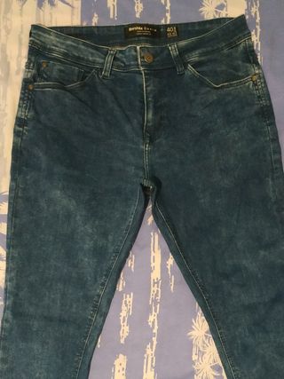 Vaqueros Super Skinny Bershka Hombre Talla 40 de segunda mano por 10 EUR en  Sevilla en WALLAPOP