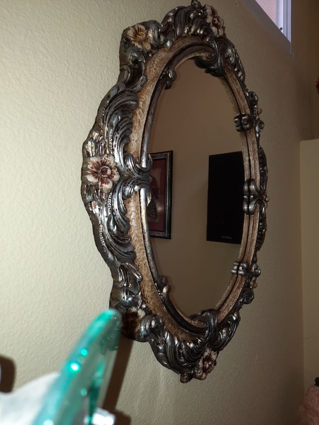 Gran espejo decorado con flores