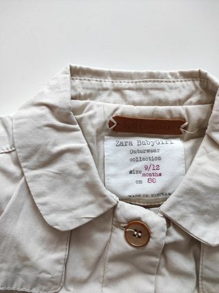 Gabardina bebe niña 9-12 meses Zara de segunda mano por 6,5 EUR en Madrid  en WALLAPOP