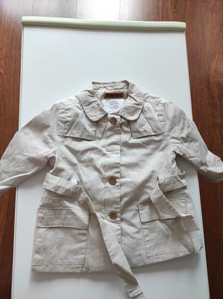 Gabardina bebe niña 9-12 meses Zara de segunda mano por 6,5 EUR en Madrid  en WALLAPOP