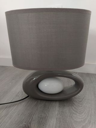Lampara de mesa de segunda mano por 15 € en Madrid en WALLAPOP Lámpara de mesa de segunda mano por 15 € en Madrid en WALLAPOP
