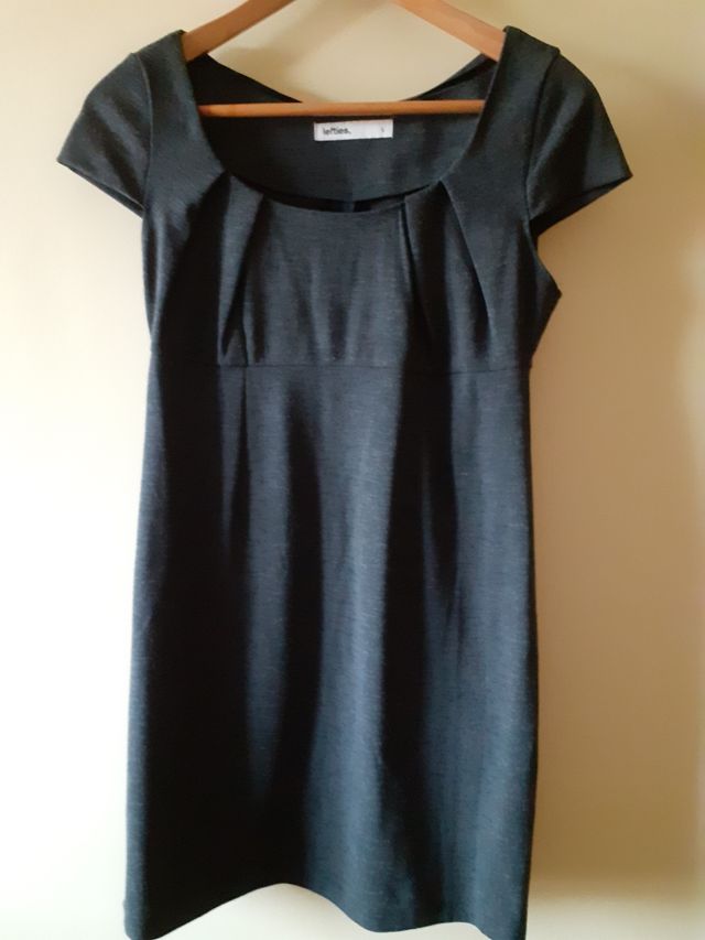 Vestido corto color gris.Talla L. otoño-invierno